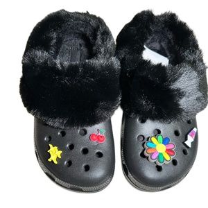 Crocs Mammoth Charm M7 W9 NWT Black